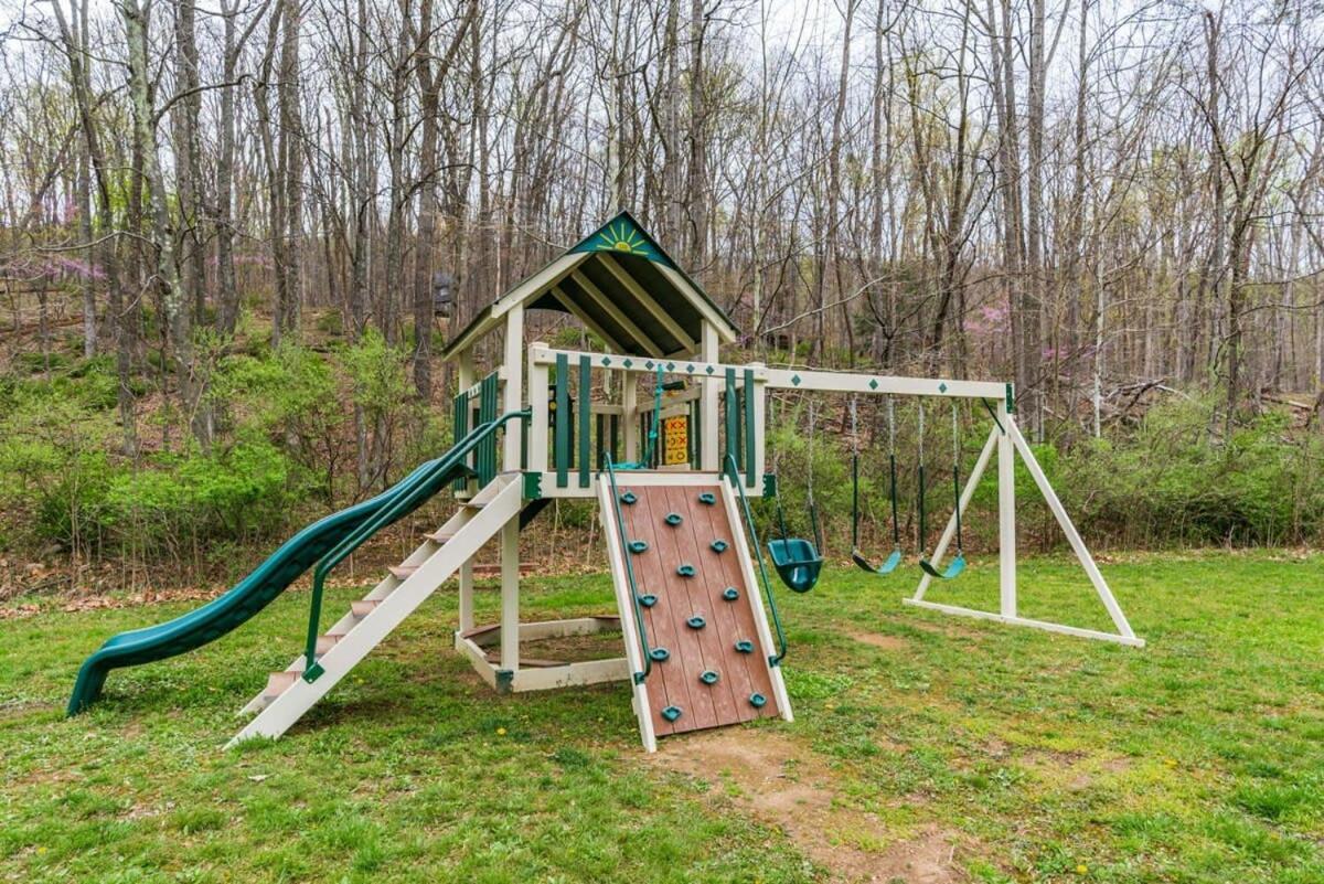 Chalet W Hot Tub, Large Deck, Grill, & Fast Wifi Berkeley Springs Exteriör bild