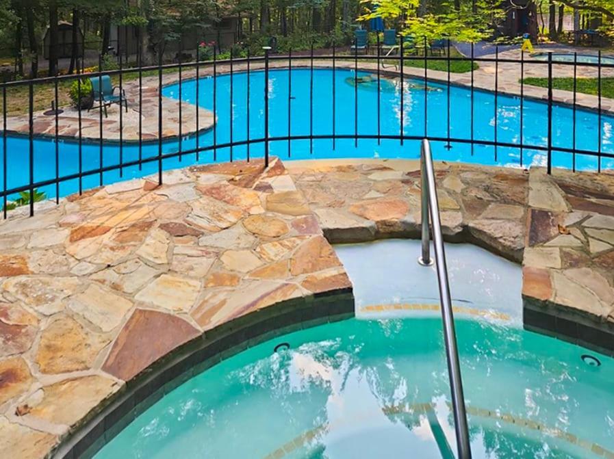 Chalet W Hot Tub, Large Deck, Grill, & Fast Wifi Berkeley Springs Exteriör bild