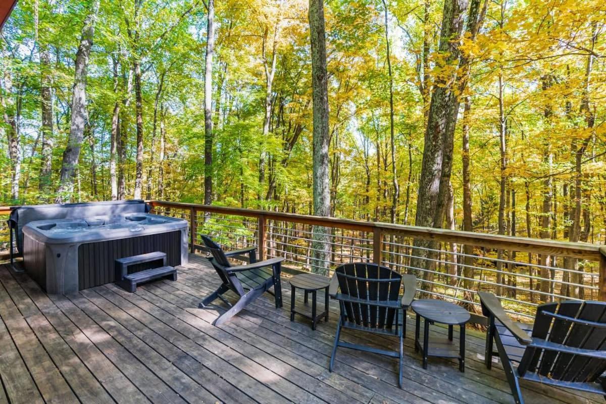 Chalet W Hot Tub, Large Deck, Grill, & Fast Wifi Berkeley Springs Exteriör bild