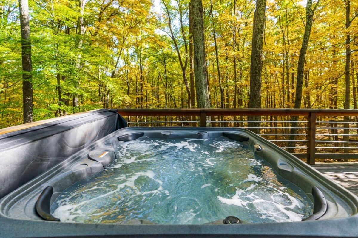 Chalet W Hot Tub, Large Deck, Grill, & Fast Wifi Berkeley Springs Exteriör bild