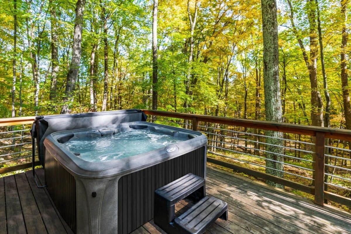 Chalet W Hot Tub, Large Deck, Grill, & Fast Wifi Berkeley Springs Exteriör bild