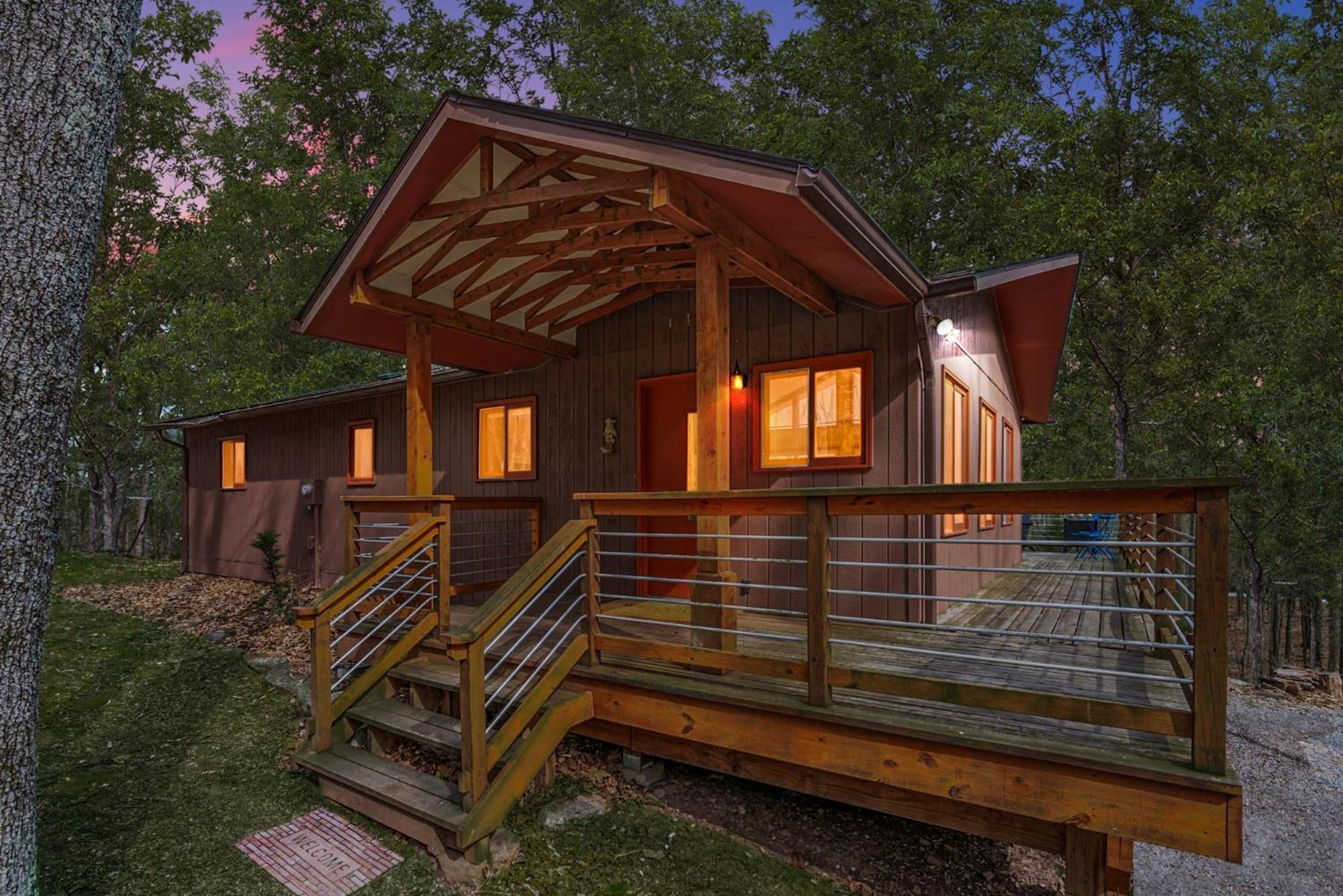 Chalet W Hot Tub, Large Deck, Grill, & Fast Wifi Berkeley Springs Exteriör bild