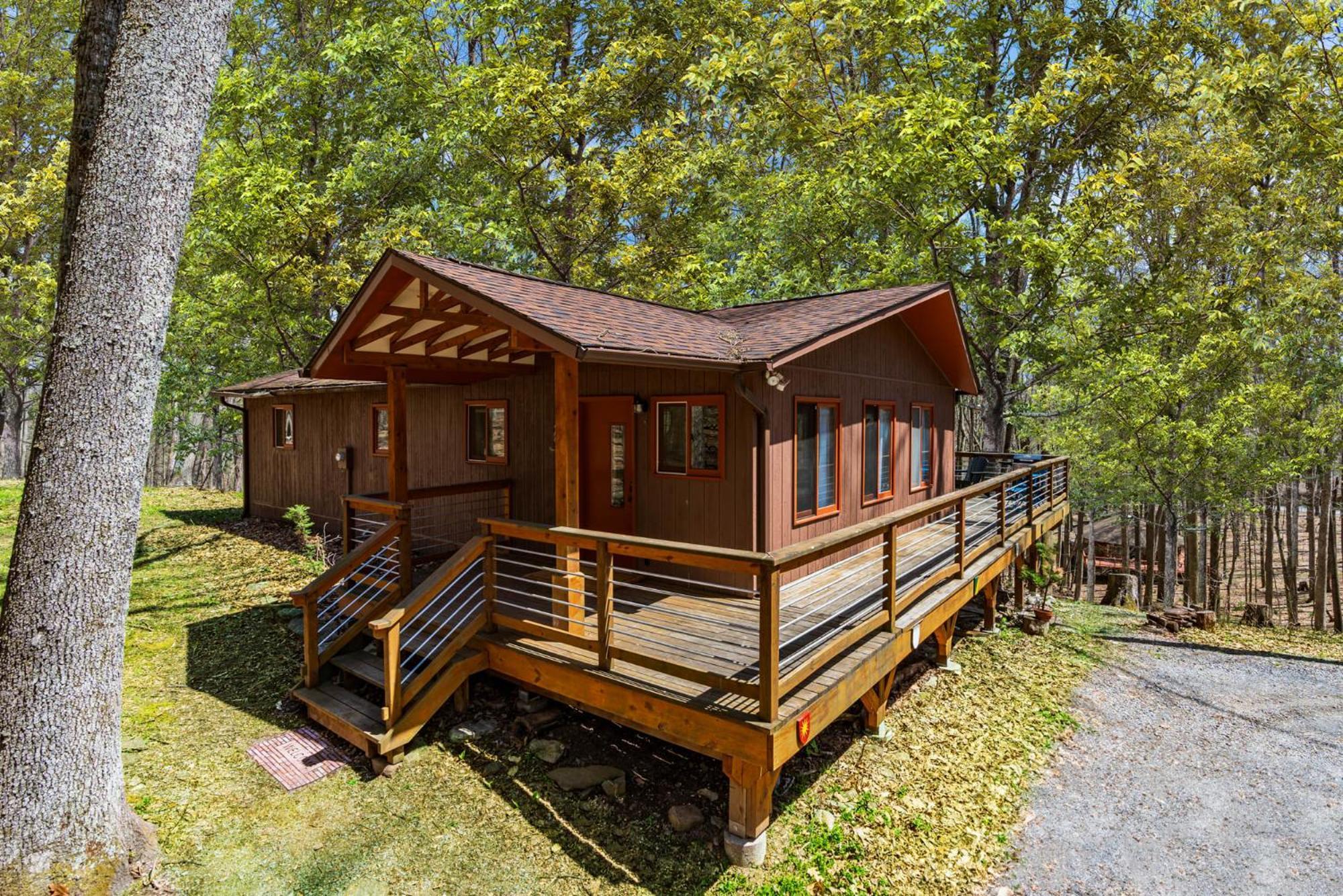 Chalet W Hot Tub, Large Deck, Grill, & Fast Wifi Berkeley Springs Exteriör bild