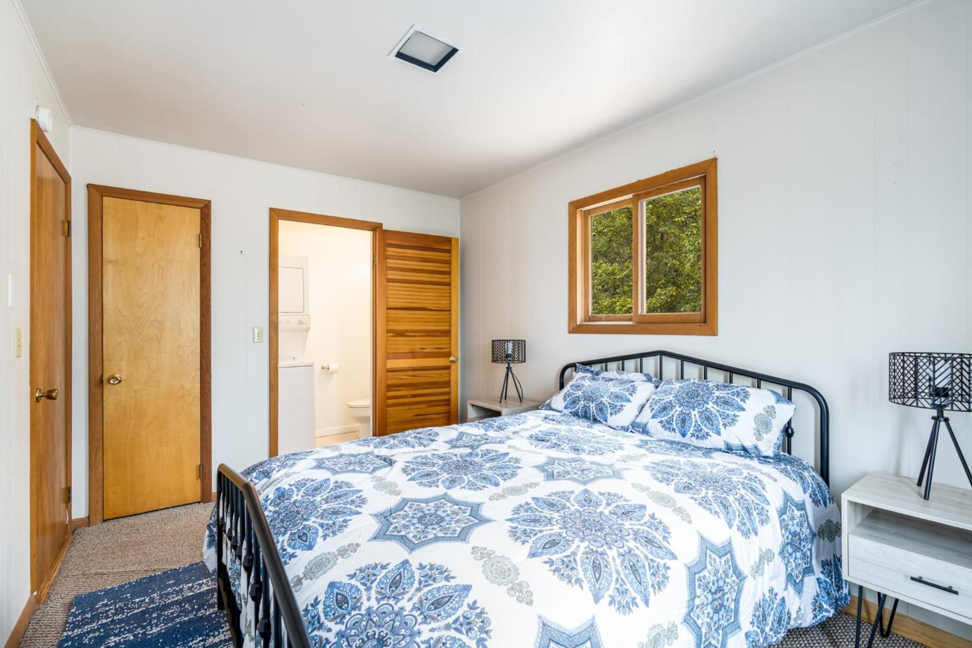 Chalet W Hot Tub, Large Deck, Grill, & Fast Wifi Berkeley Springs Exteriör bild