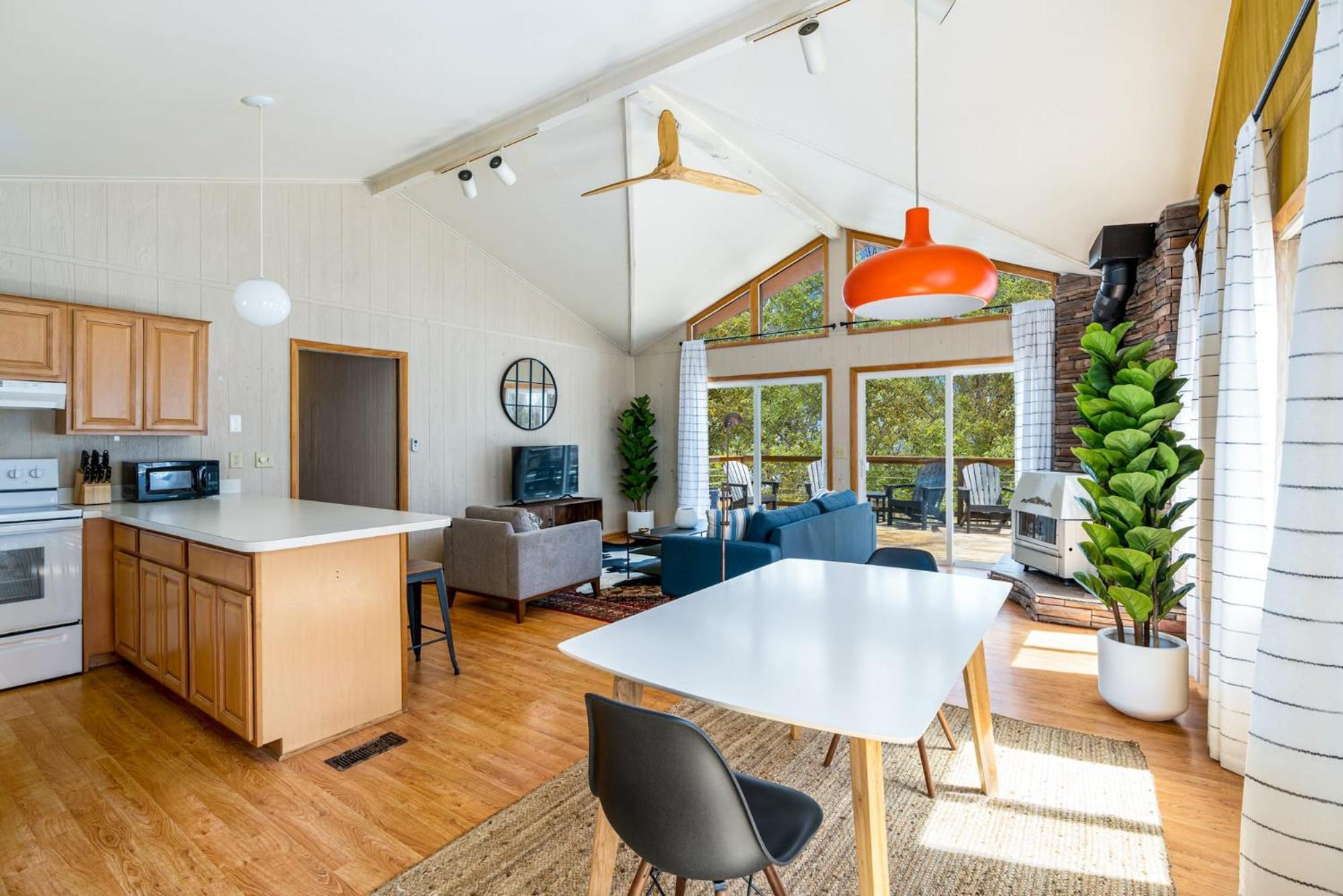 Chalet W Hot Tub, Large Deck, Grill, & Fast Wifi Berkeley Springs Exteriör bild