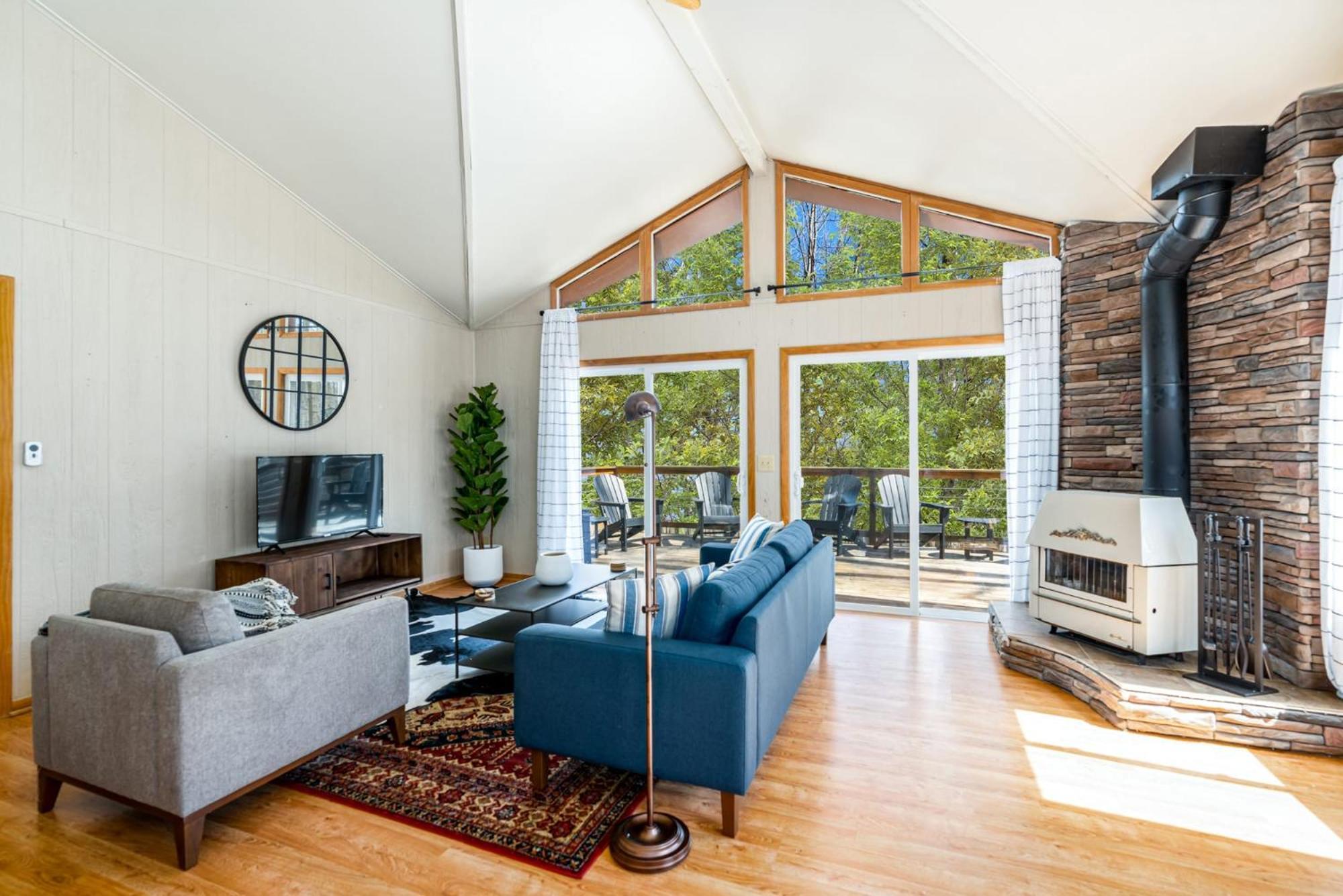 Chalet W Hot Tub, Large Deck, Grill, & Fast Wifi Berkeley Springs Exteriör bild