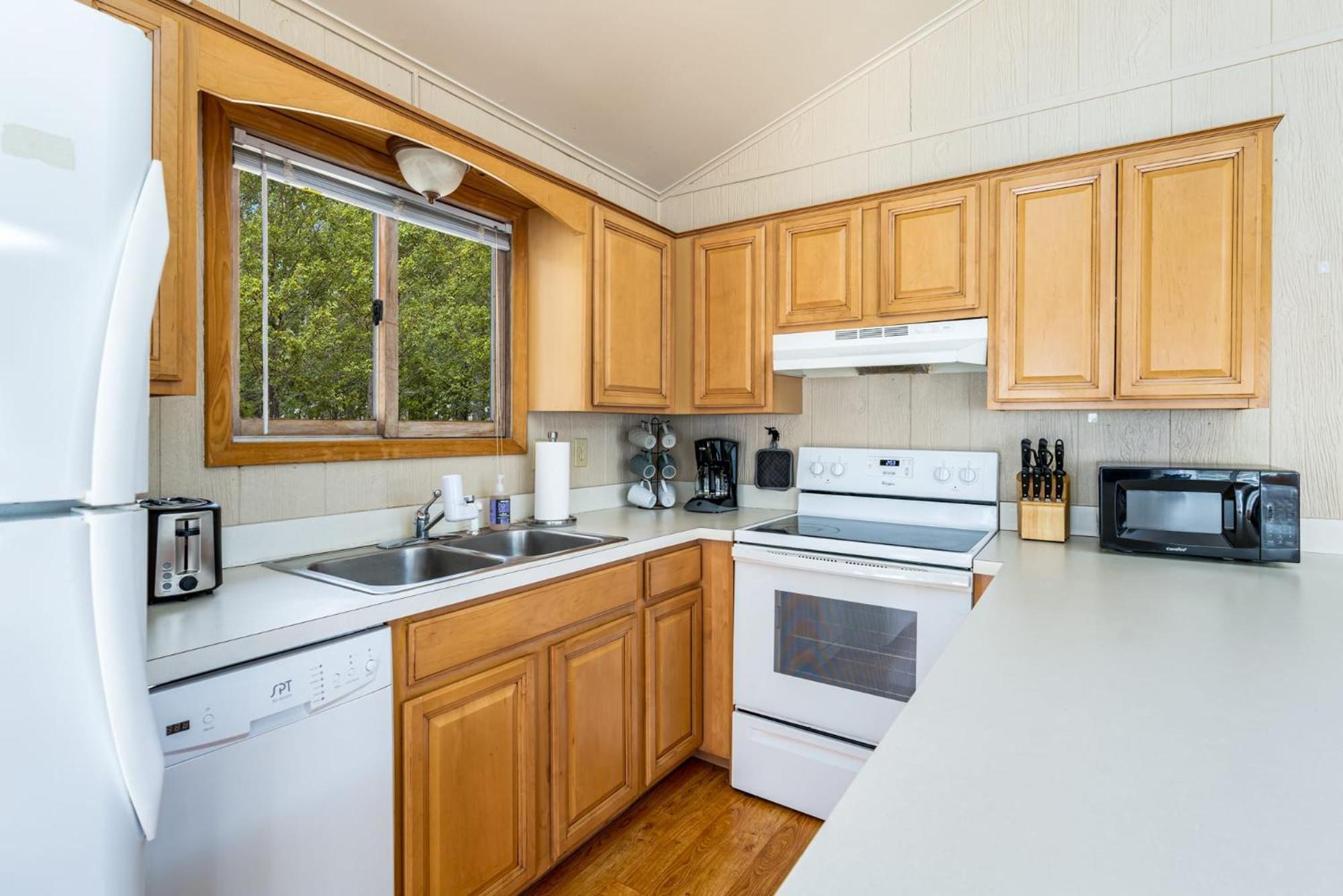 Chalet W Hot Tub, Large Deck, Grill, & Fast Wifi Berkeley Springs Exteriör bild